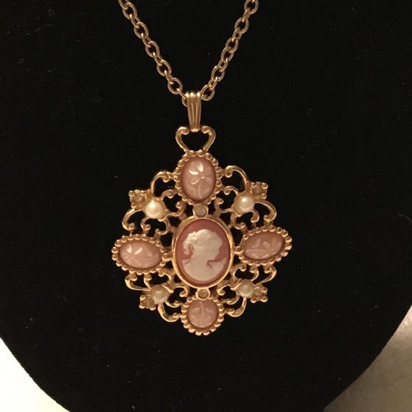 Vintage & lovely Avon cameo necklace - Picture 5 of 16